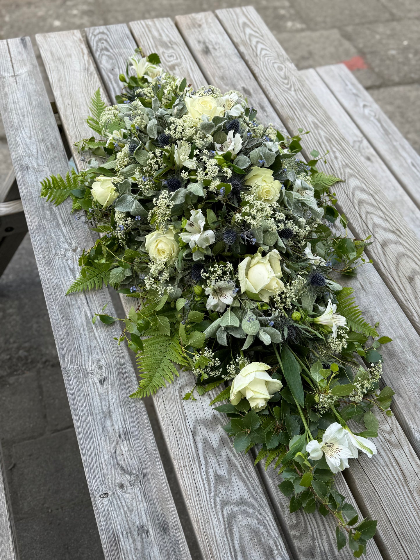 Íslensk kistuskreyting (júní-ágúst)